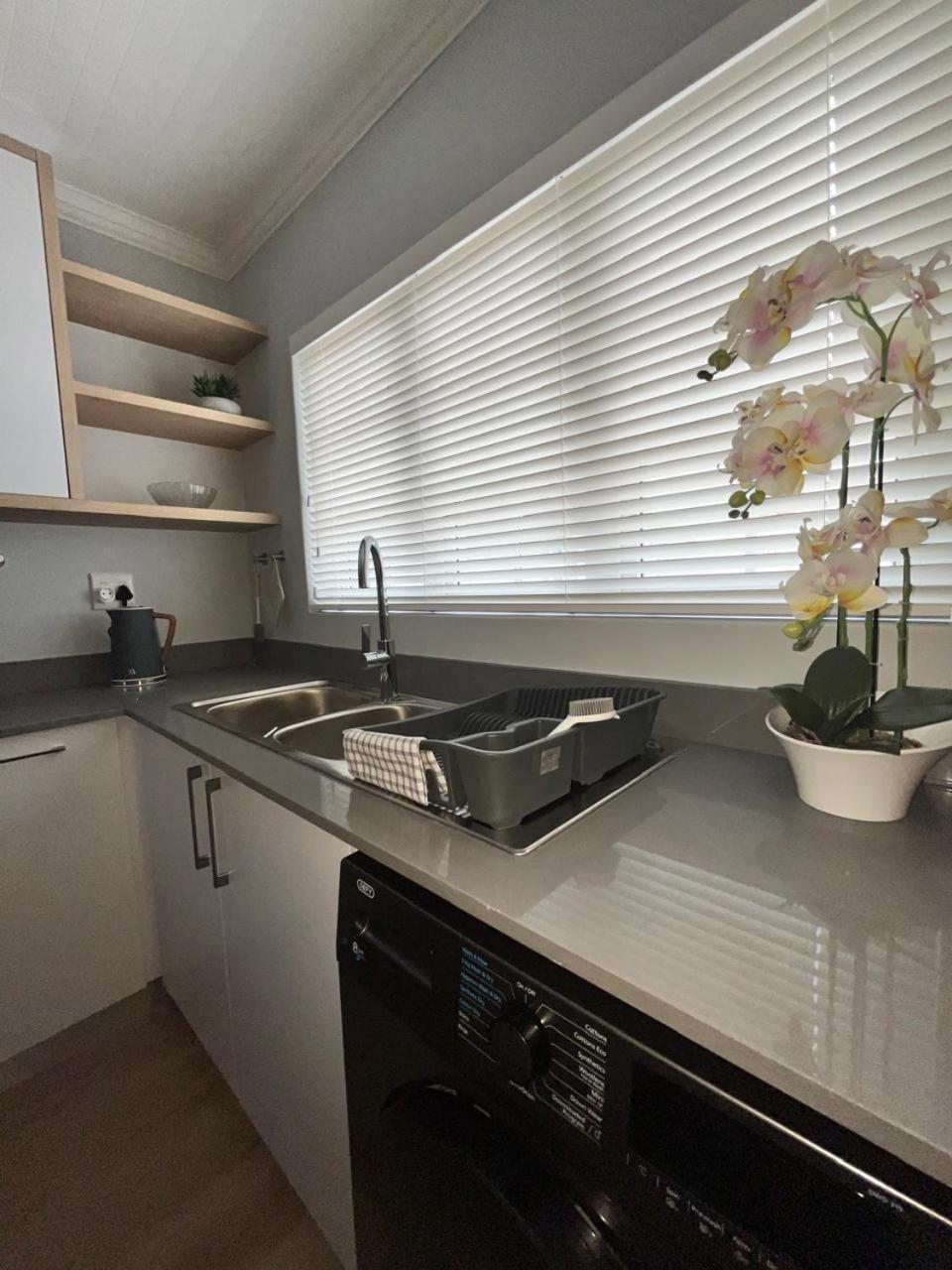 Central Self Catering Свакопмунд Экстерьер фото